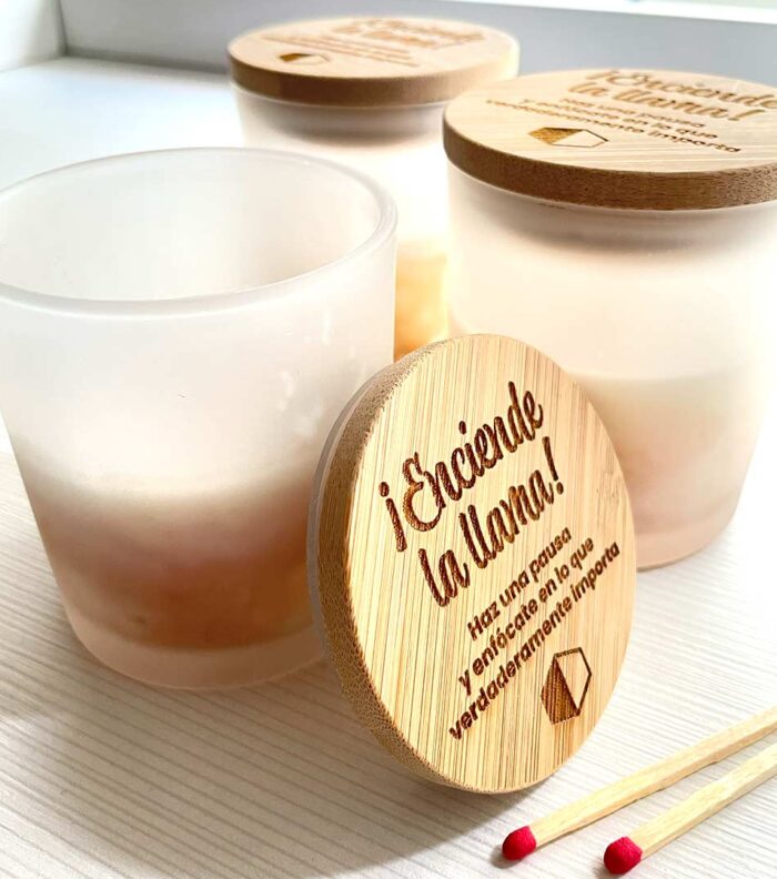 vela-vainilla-bambu vela en frasco con tapa y aroma de vainilla